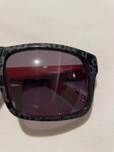 Load image into Gallery viewer, šRED DRAGON āRDS CAPS 95iveā SUNGLASSES! Large Unisex Frames