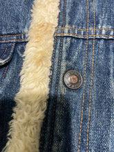 Load image into Gallery viewer, 💙ROXY Sherpa Lined Jean Jacket! *YOUTH SIZE LARGE*