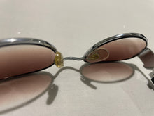 Load image into Gallery viewer, 𤩠Vintage GLORIA VANDERBILT SUNGLASSES!