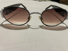 Load image into Gallery viewer, 𤩠Vintage GLORIA VANDERBILT SUNGLASSES!