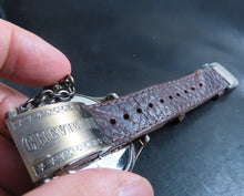 Load image into Gallery viewer, š¤ CHEVIGNON 40mm Quartz WATCH! Screw Down Crown & LEATHER STRAP
