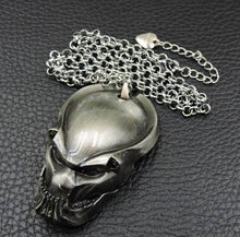 Load image into Gallery viewer, 👾 2x ALIEN Vs. PREDATOR Necklace + Pendant
