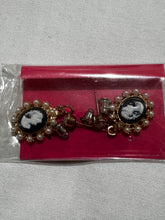 Load image into Gallery viewer, 🫖 3x women’s CAMEO STYLE NECKLACES + EARRINGS! Free Shipping! 🙂
