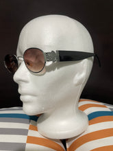 Load image into Gallery viewer, 🤩 Vintage GLORIA VANDERBILT SUNGLASSES!
