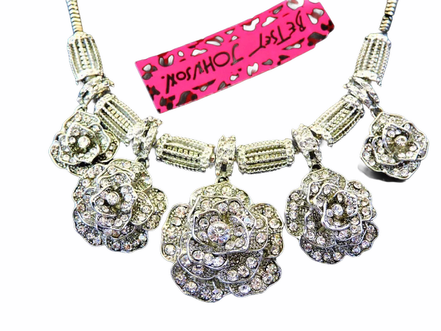 🌸Beautiful Floral Necklace