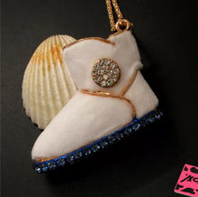 Load image into Gallery viewer, 👢Inuit Boot Necklace
